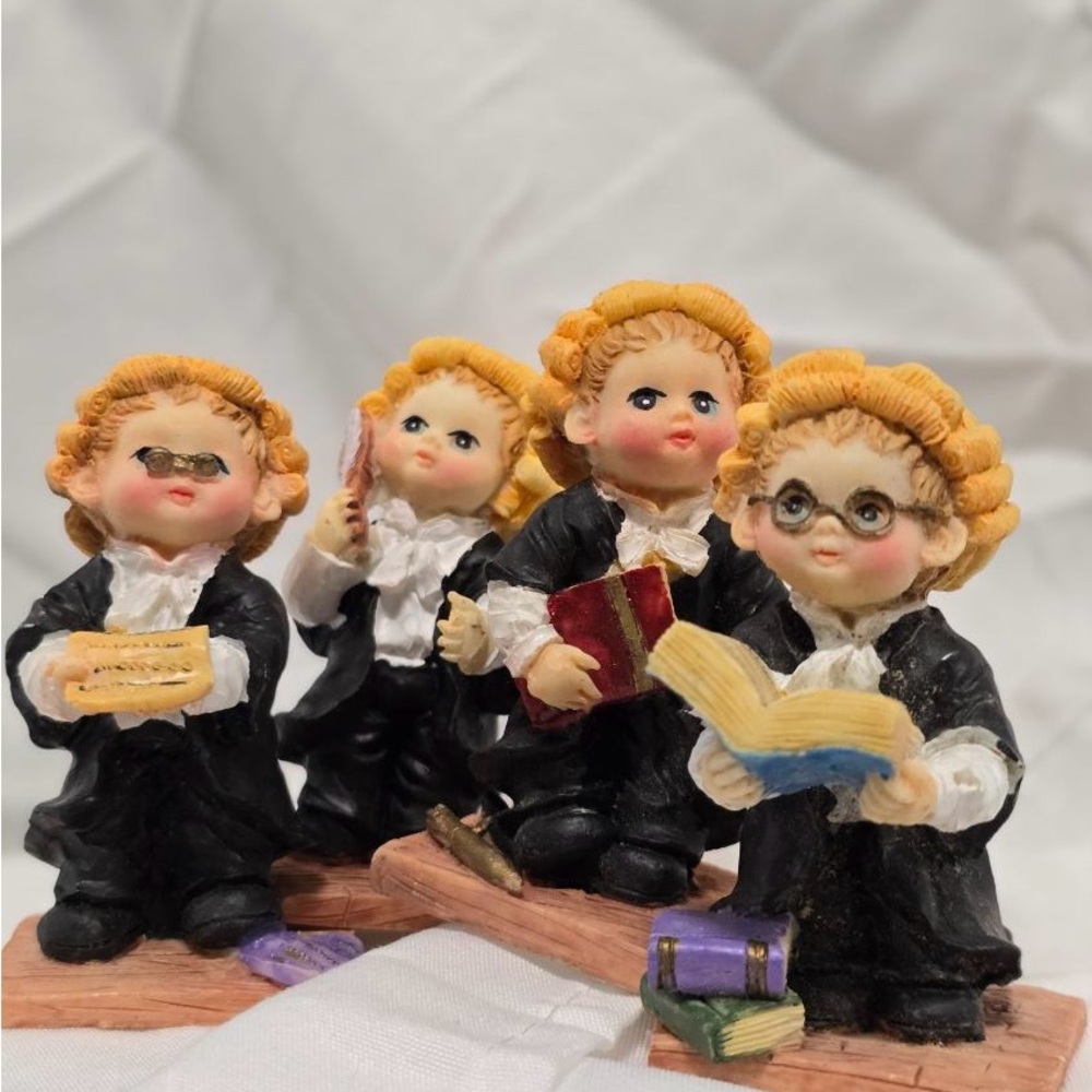 Figurines